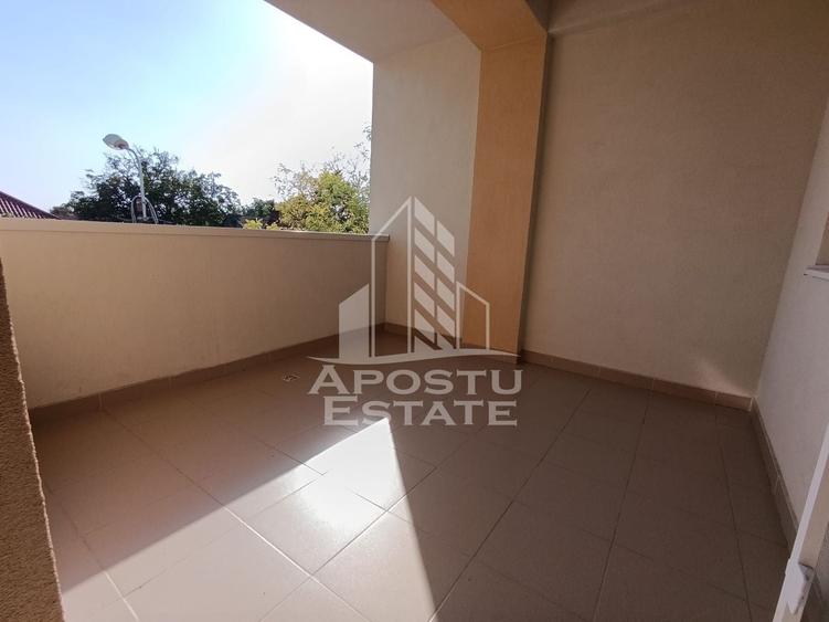 Apartament cu 3 camere semidecomandat, mobilat în Bucovina