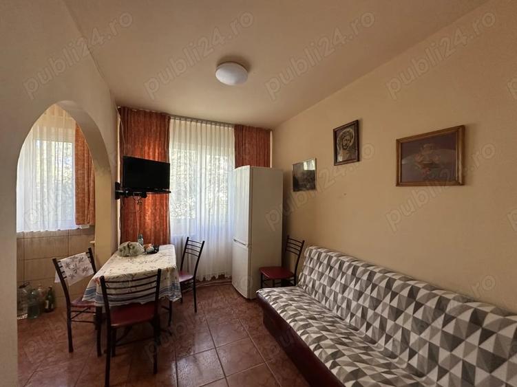 Apartament cu 3 camere în Malu Roșu