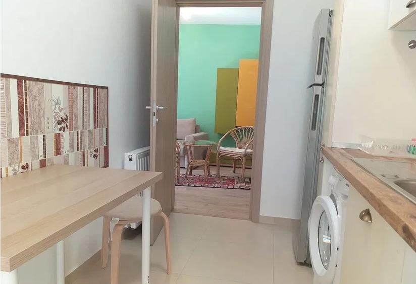 Apartament cu 2 camere semidecomandat, mobilat în Armeneasca