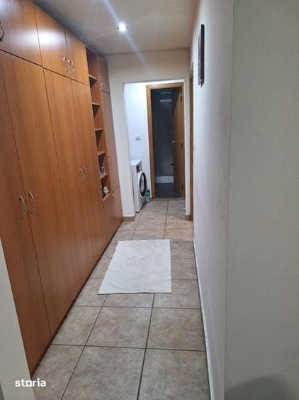Apartament cu 3 camere decomandat în Titan