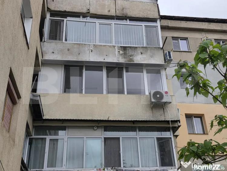 Apartament cu 3 camere decomandat în Est