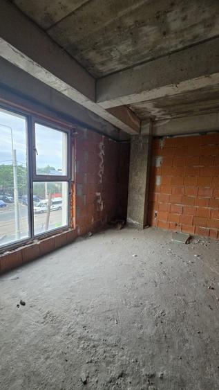 Apartament cu 34 camere decomandat în Chitila