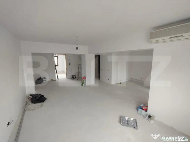 Apartament cu 4 camere decomandat în Cetate