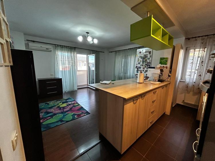 Apartament cu 3 camere semidecomandat, mobilat în Militari