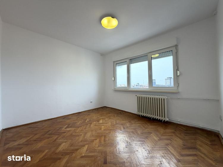 Apartament cu 3 camere semidecomandat în Punctele Cardinale