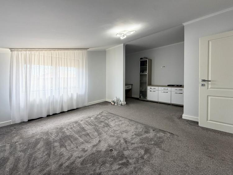 Duplex cu 7 camere cu Canalizare în Cumpăna