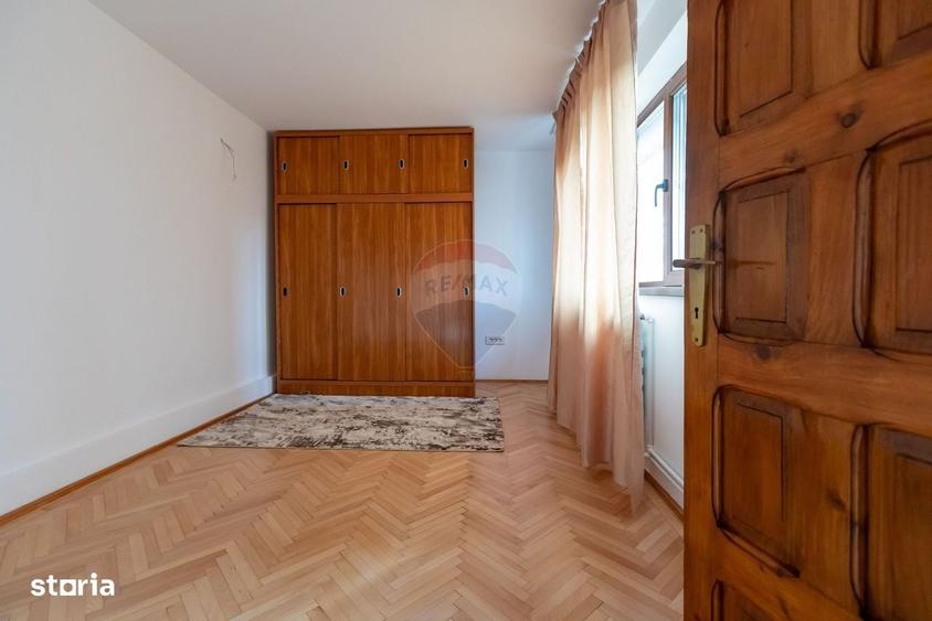 Casă cu 4 camere cu Teren 1710 Mp în Central