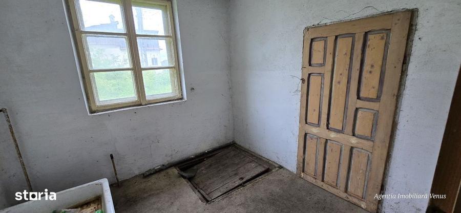 Casă cu 4 camere în Cucorăni