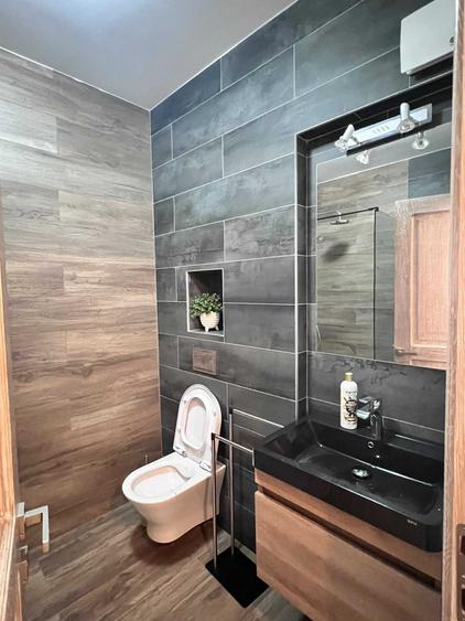 Apartament cu 3 camere decomandat în Florești