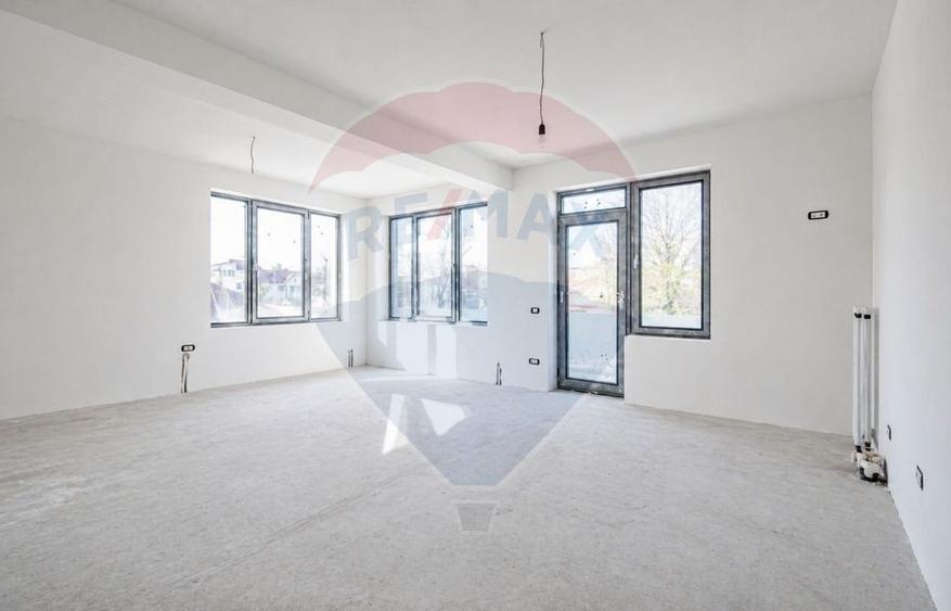 Apartament cu 3 camere decomandat în Cernica