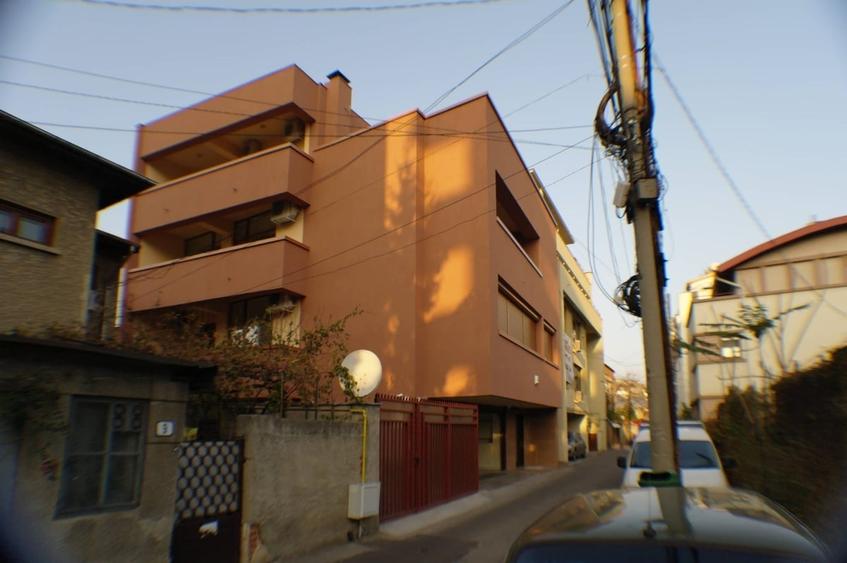 Casă cu 13 camere cu Teren 300 Mp în Dorobanți