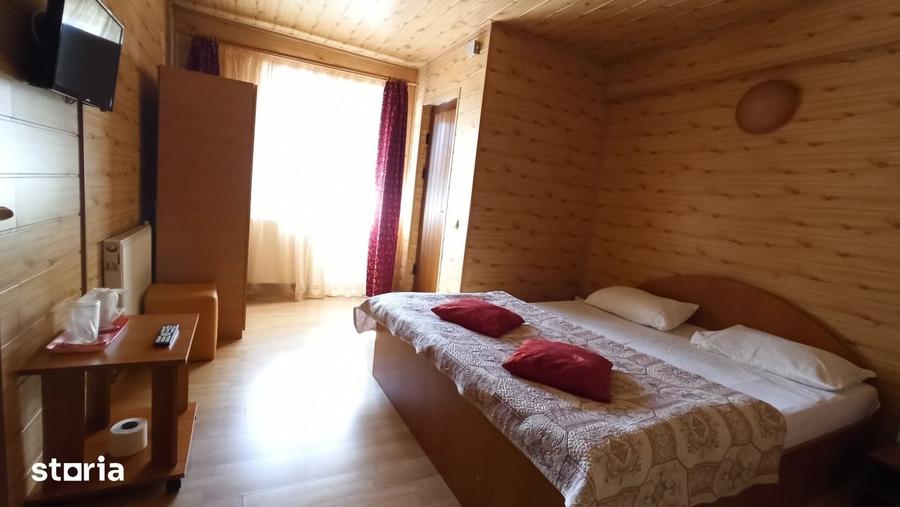 Casă cu 9 camere cu Teren 250 Mp în Central