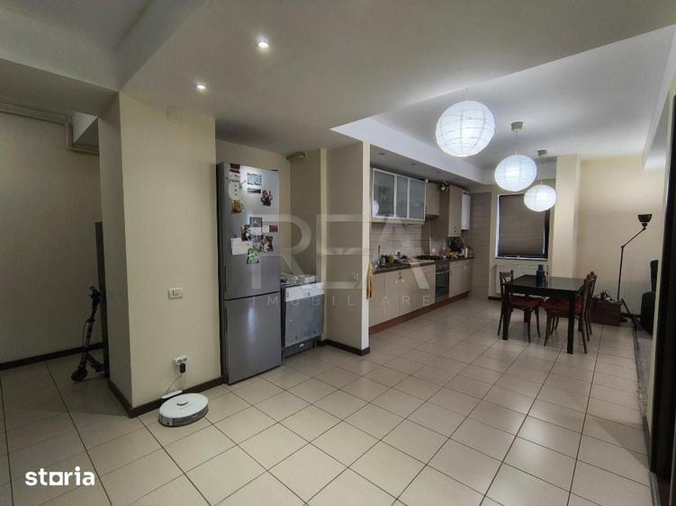Apartament cu 3 camere semidecomandat în Dămăroaia