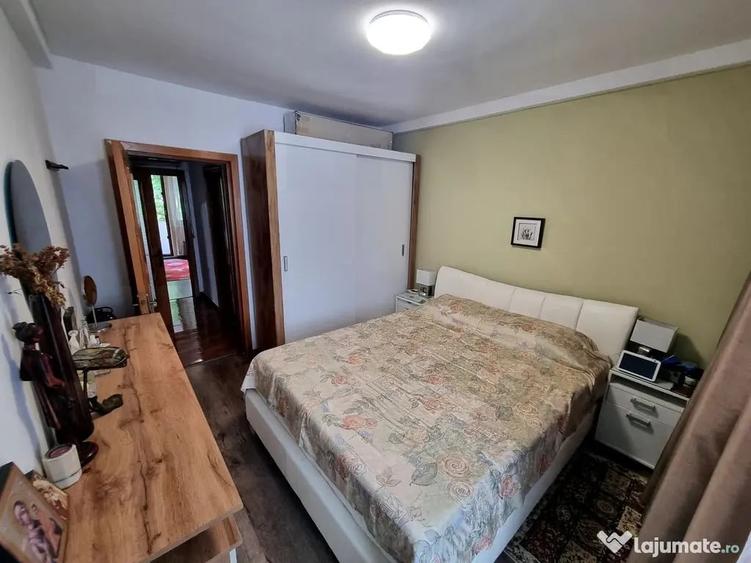 Apartament cu 3 camere semidecomandat în Peninsula