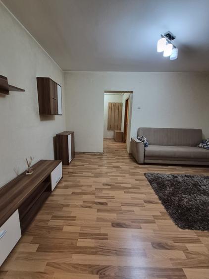 Apartament cu 2 camere semidecomandat în Calea București