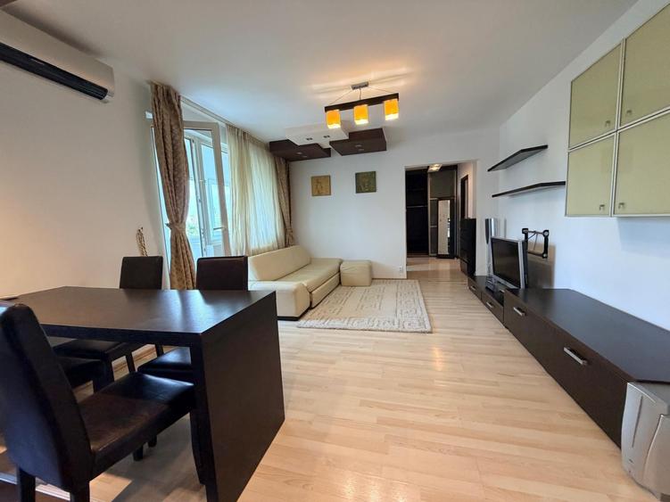 Apartament cu 3 camere semidecomandat în Titan