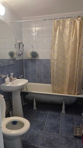 Apartament cu 3 camere decomandat în Sud