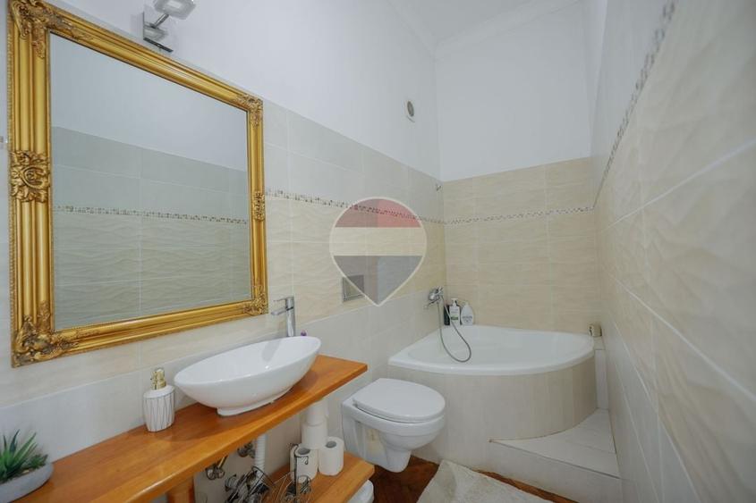 Apartament cu 3 camere semidecomandat, mobilat în Ultracentral