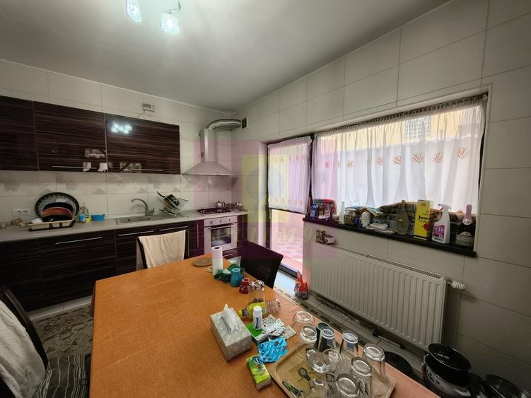 Casă cu 5 camere în Afumați