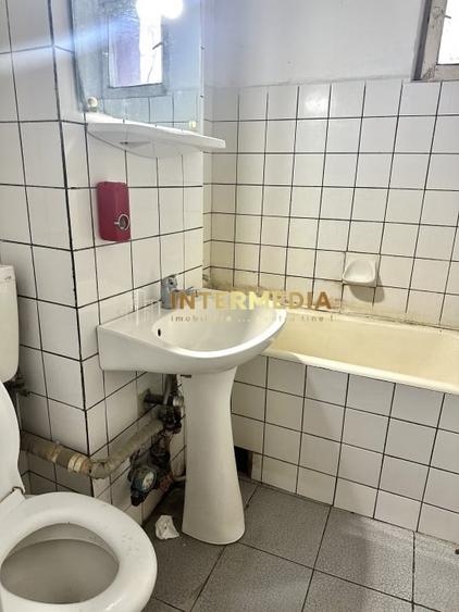 Apartament cu 2 camere semidecomandat, mobilat în Cetate