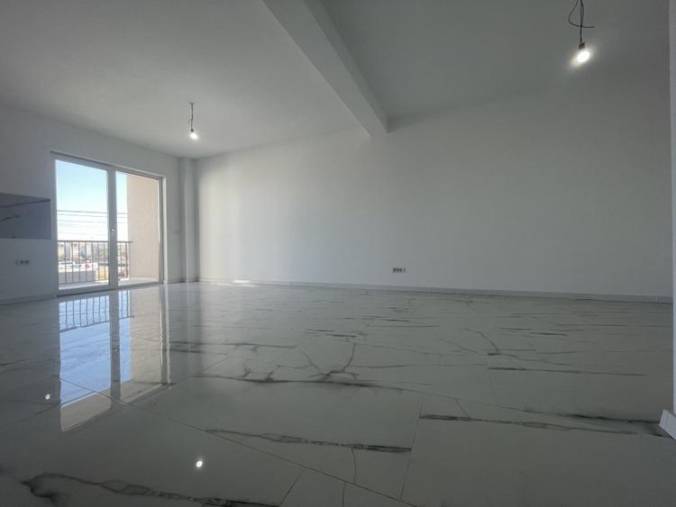 Apartament cu 3 camere decomandat în Dumbrăvița