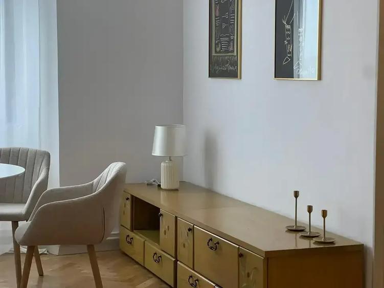 Apartament cu 3 camere semidecomandat, mobilat în Vatra Luminoasă