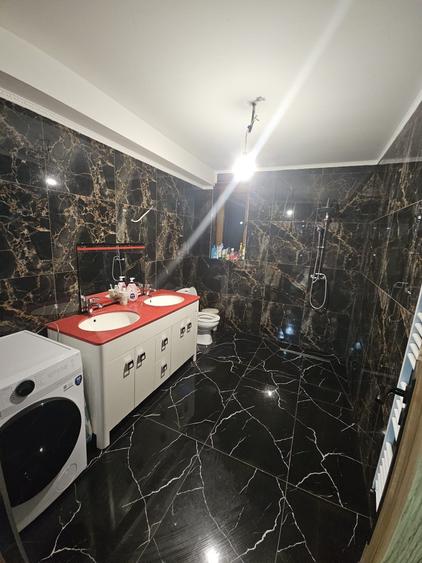 Casă cu 4 camere decomandat în Central