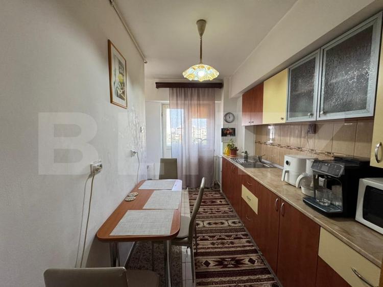 Apartament cu 4 camere decomandat, mobilat în Central