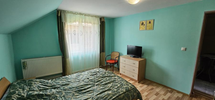 Casă individuală cu 4 camere cu Canalizare în Comănești