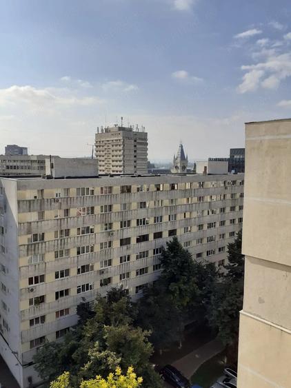 Apartament cu 2 camere decomandat în Hala Centrală