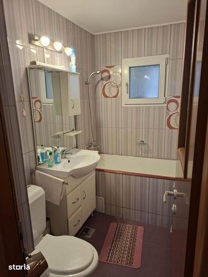 Apartament cu 3 camere decomandat, mobilat în Teilor