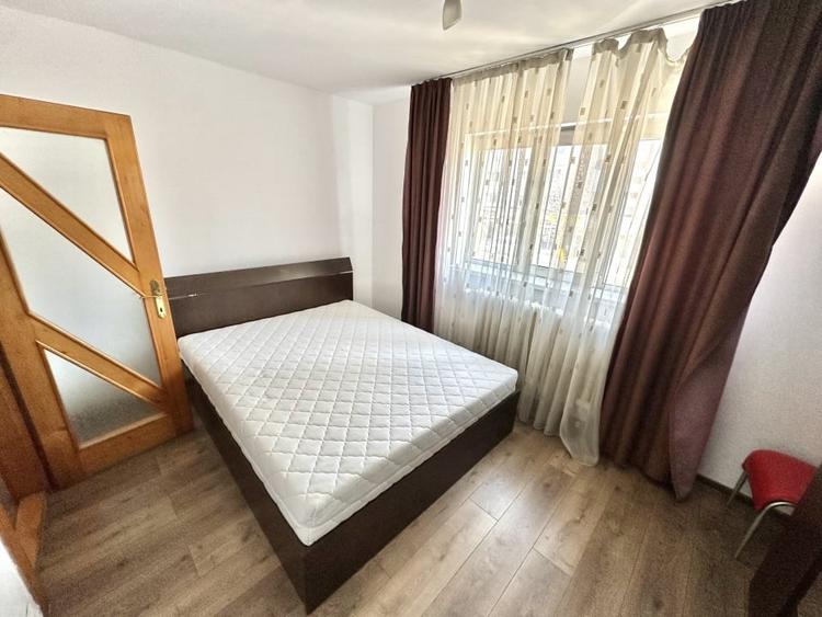 Apartament cu 3 camere semidecomandat, mobilat în Cetate