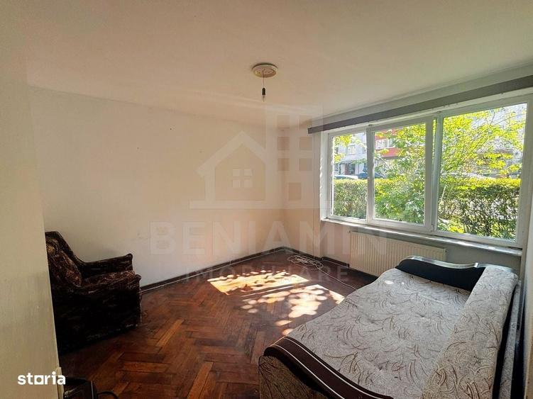 Apartament cu 3 camere semidecomandat în Tractorul
