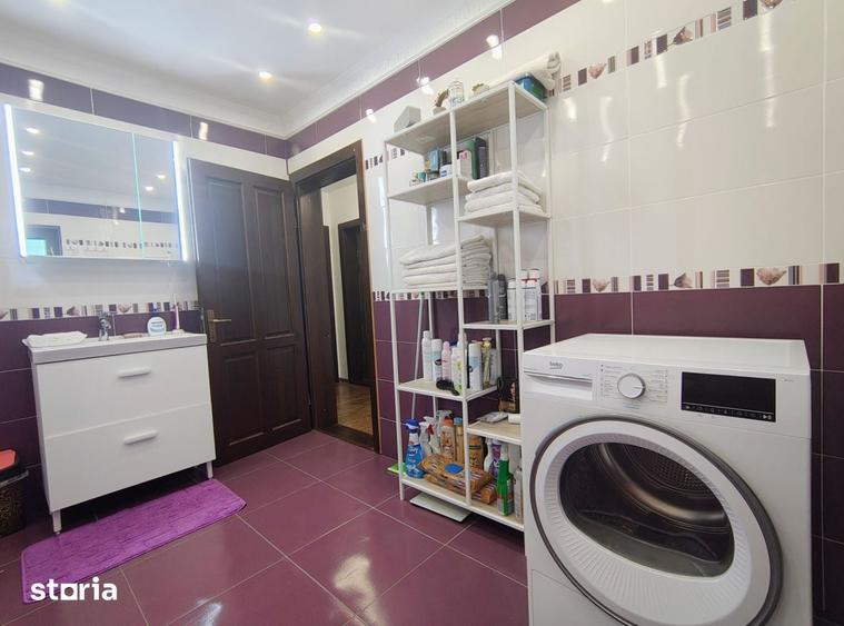 Casă cu 4 camere cu Teren 1299 Mp în Șimnicu de Sus