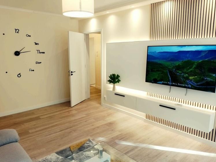 Apartament cu 3 camere semidecomandat în Obor