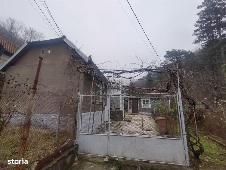 Casă cu 4 camere în Marila