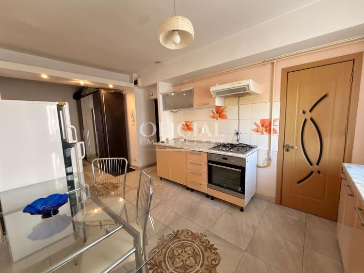 Apartament cu 3 camere decomandat, mobilat în Central