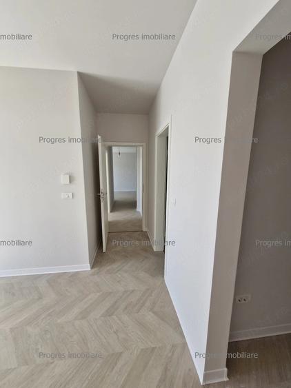 Apartament cu 3 camere semidecomandat în Aradului