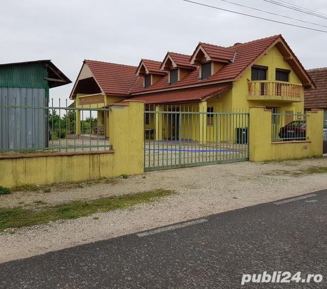 Casă cu 4 camere cu Teren 340 Mp în Central