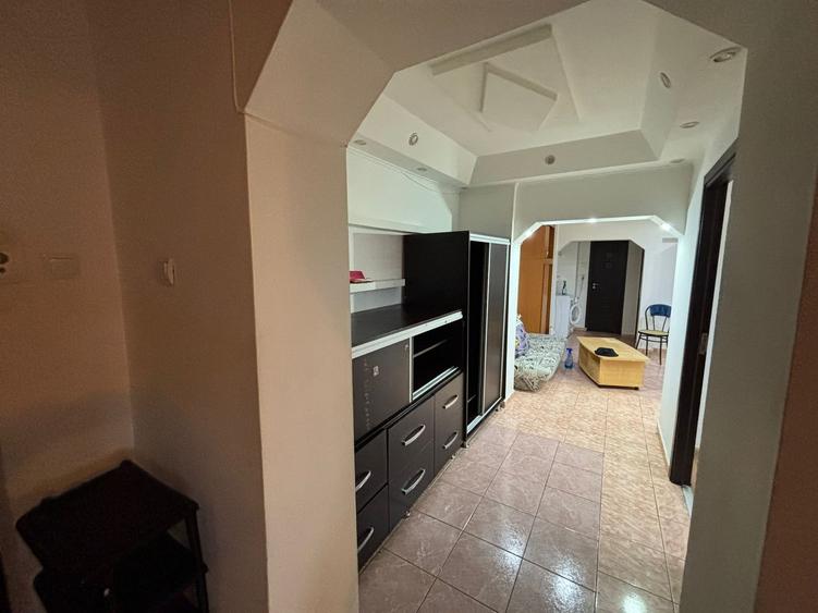 Apartament cu 3 camere semidecomandat, mobilat în Brâncoveanu