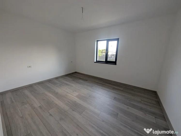 Casă cu 4 camere cu Teren 400 Mp în Central