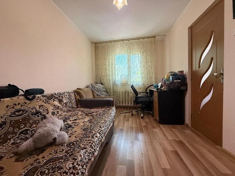 Apartament cu 2 camere nedecomandat în Km 4