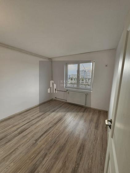 Apartament cu 3 camere decomandat în Titan