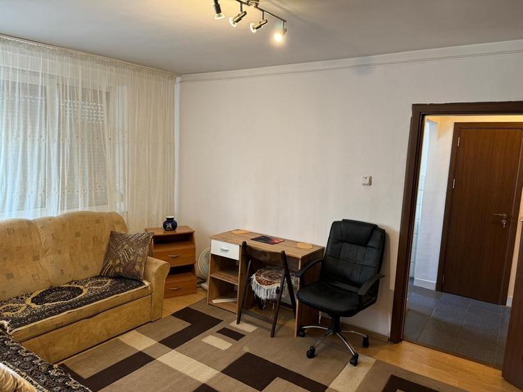 Apartament cu 2 camere semidecomandat în Cetății