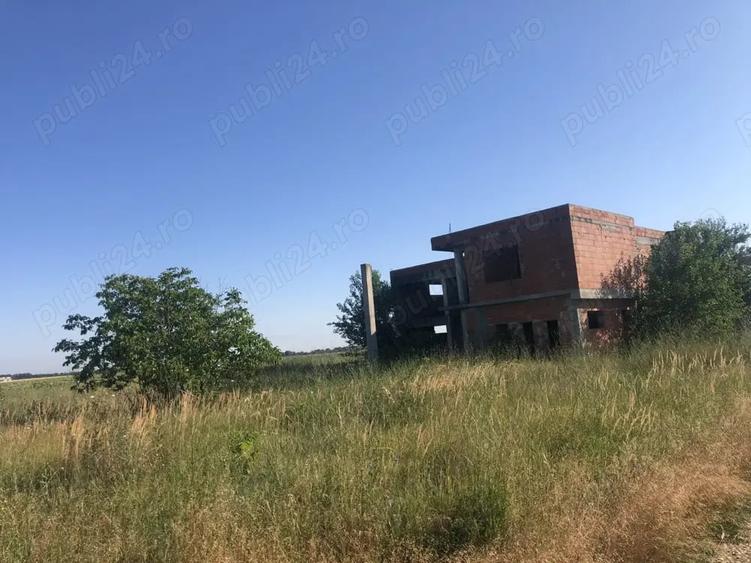 Teren de 600 mp, în Domnești