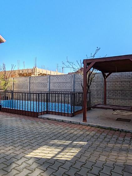Casă cu 4 camere în Vadu Pașii
