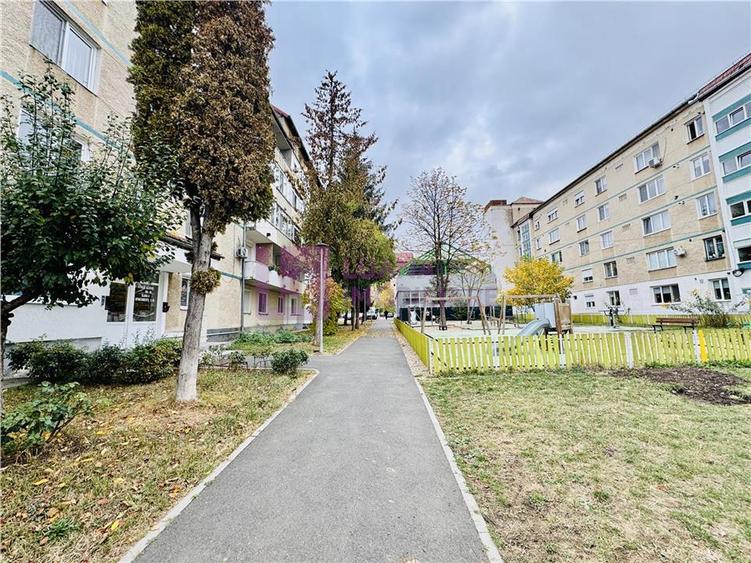 Apartament cu 3 camere decomandat, mobilat în Hipodrom 2