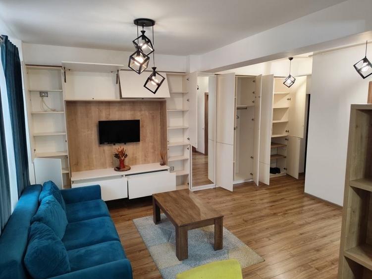 Apartament cu 2 camere semidecomandat în Roșu