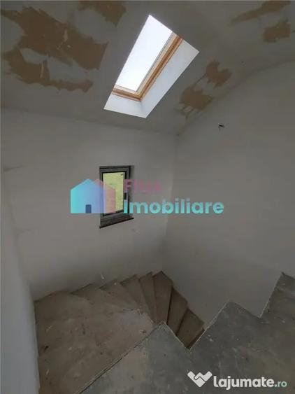 Casă cu 4 camere cu Teren 8450 Mp în Central