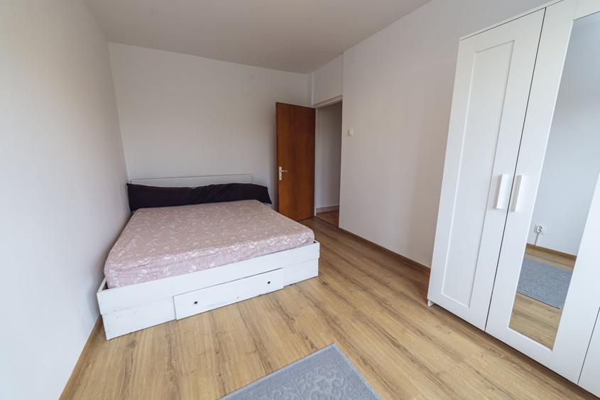 Apartament cu 3 camere decomandat, mobilat în Văcăresti